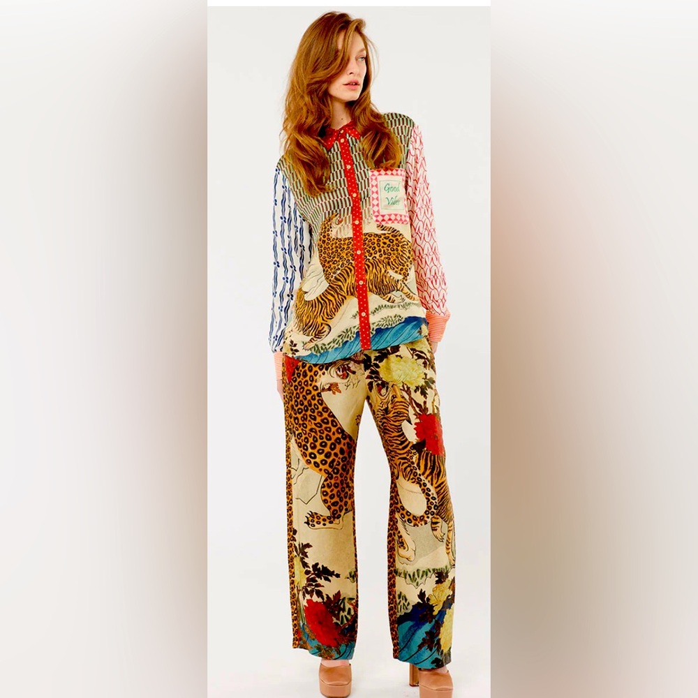 Me369 set tiger blouse and pants.